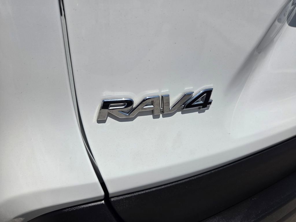 Used 2021 Toyota RAV4 XLE FWD image 10