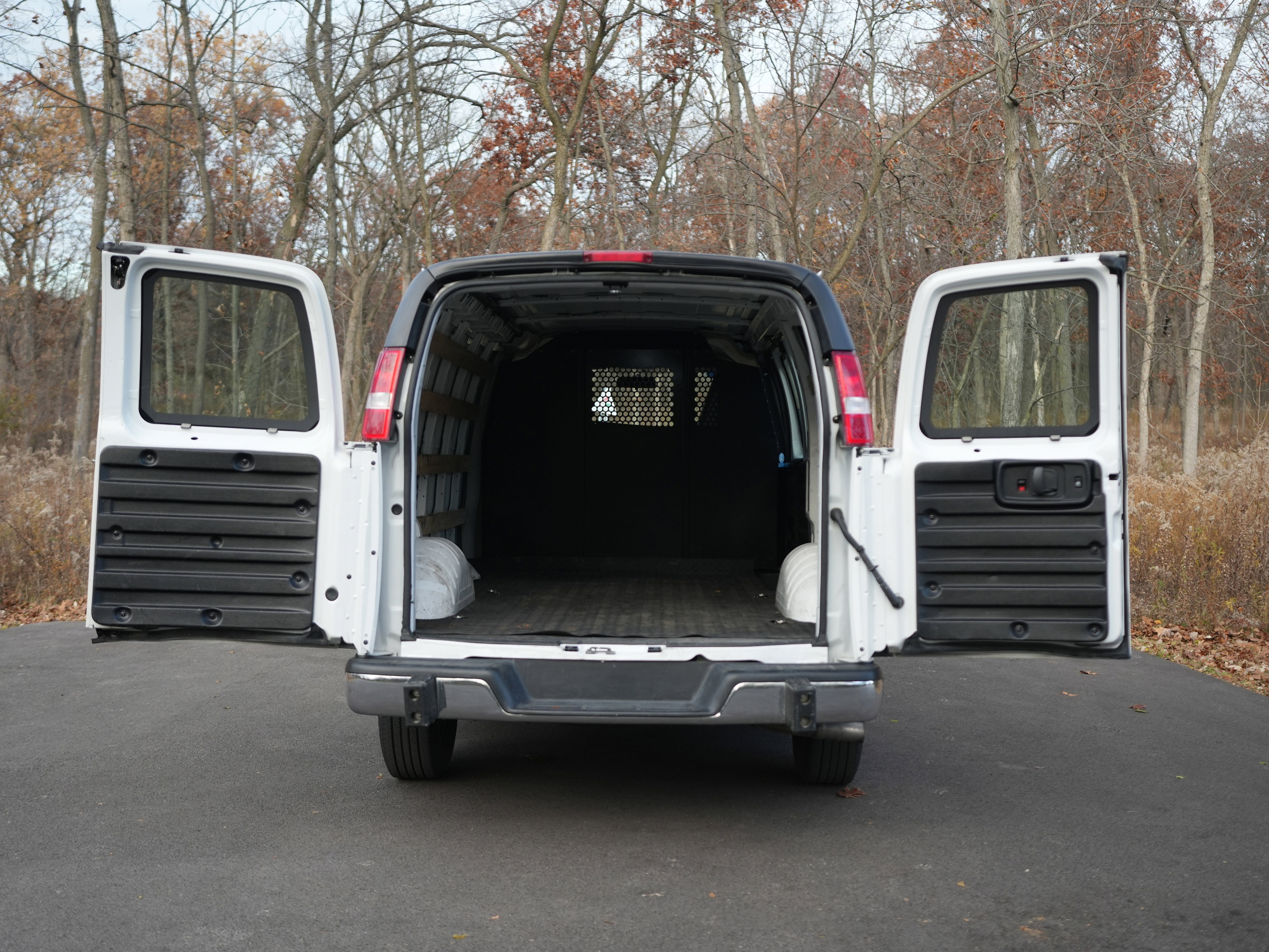 Used 2023 Chevrolet Express 2500 w/ Driver Convenience Package image 7