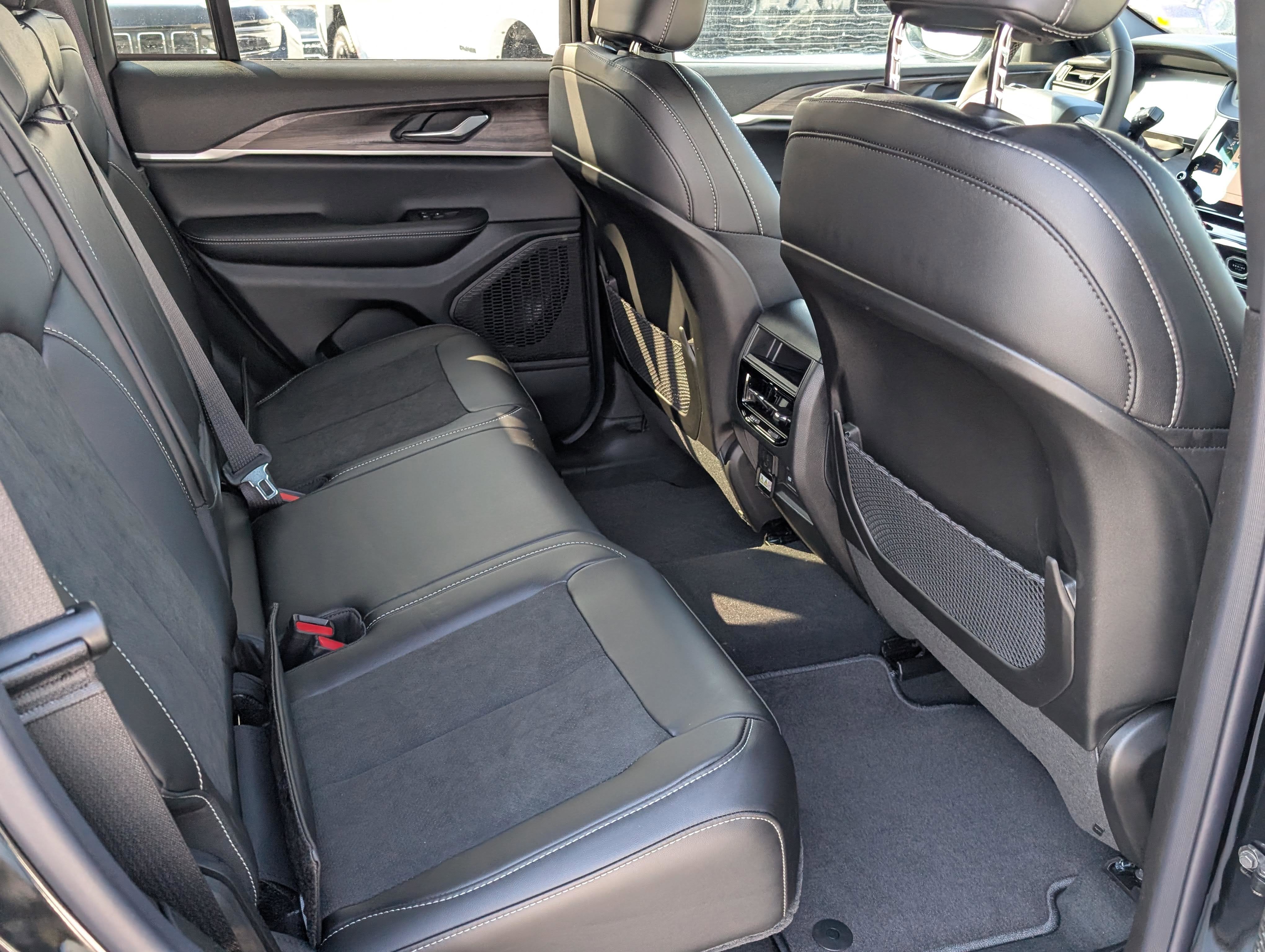 New 2026 Jeep Grand Cherokee Altitude image 7