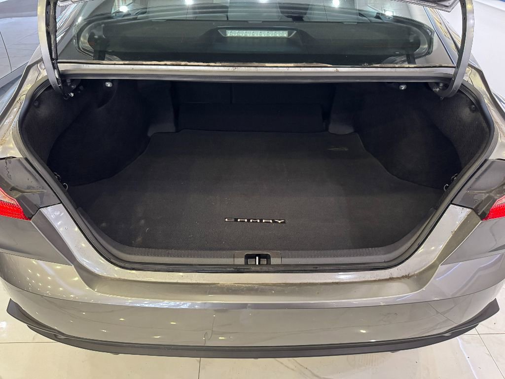 Used 2025 Toyota Camry SE image 25