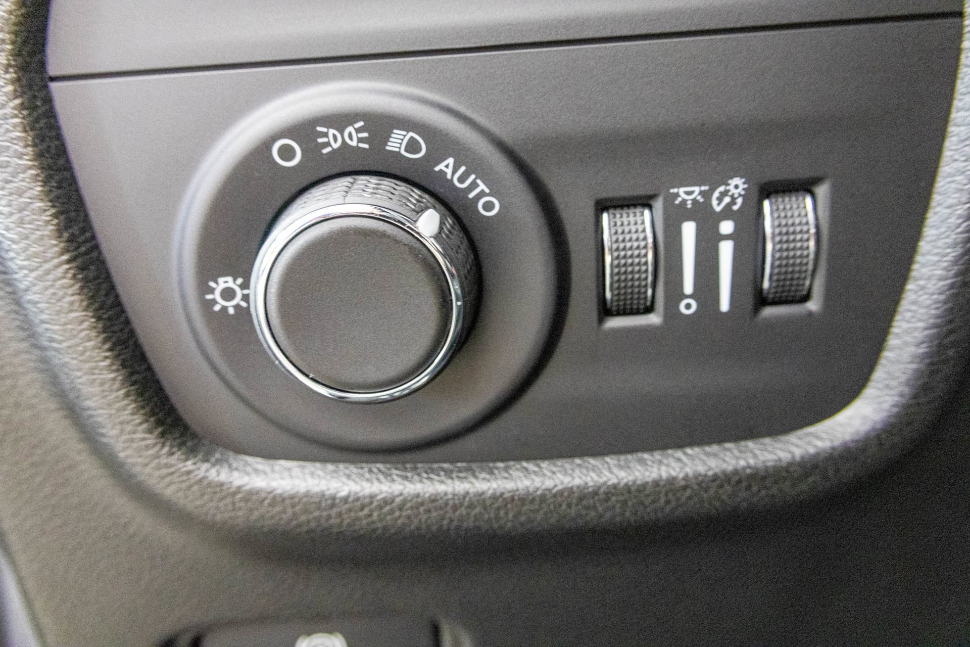 Used 2025 Jeep Grand Cherokee Altitude image 20