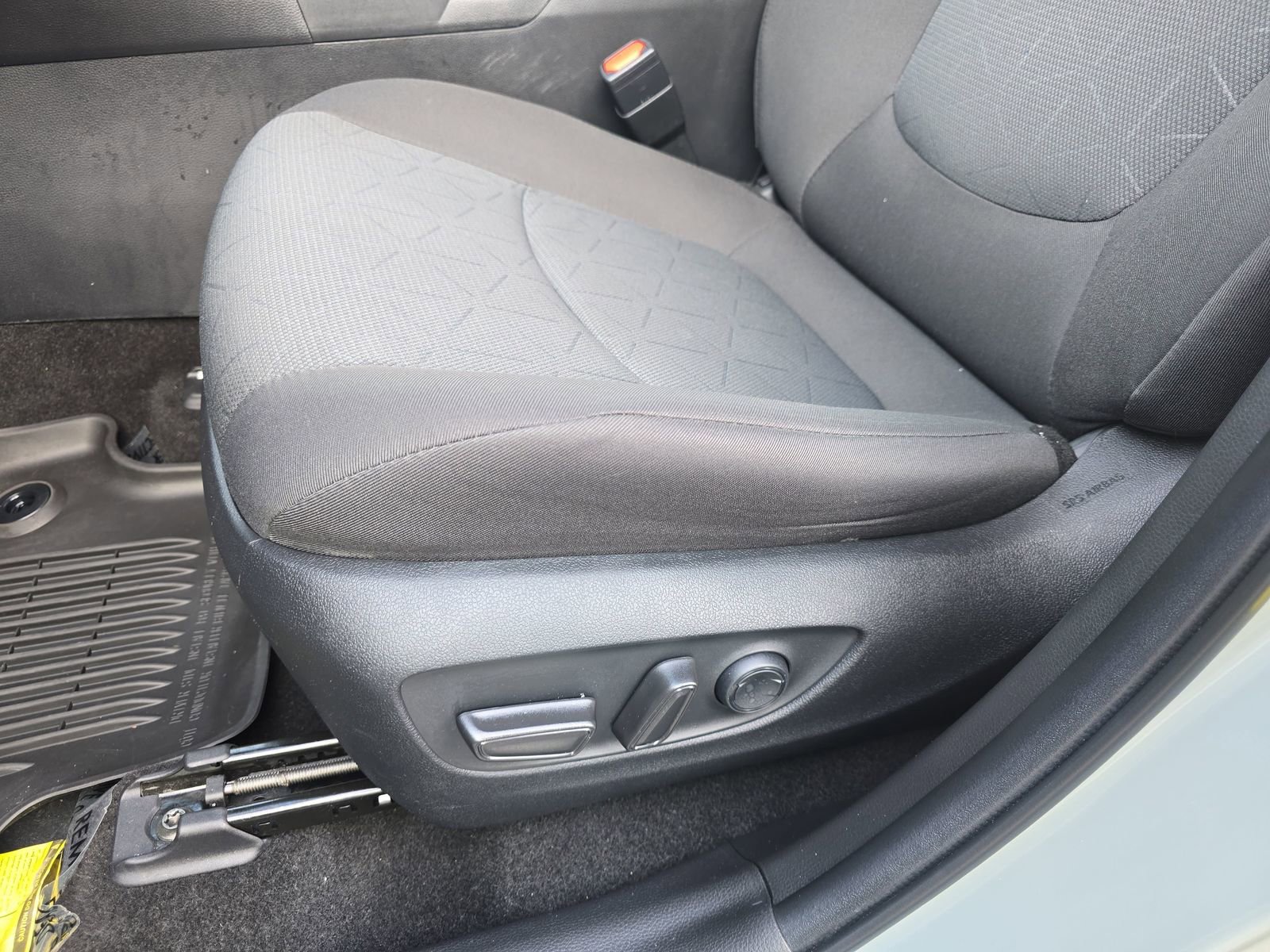 Used 2023 Toyota RAV4 XLE image 34