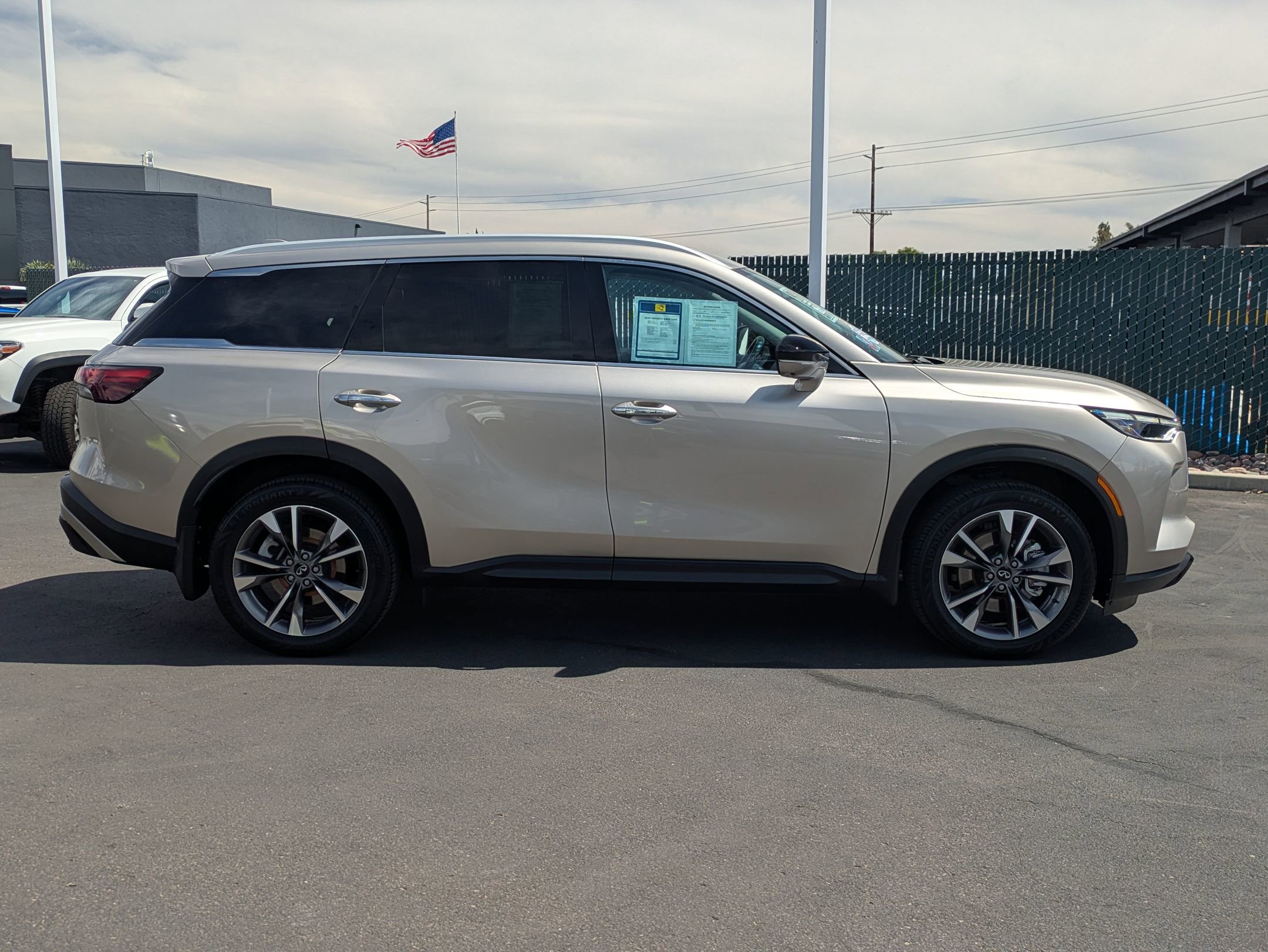 Used 2023 INFINITI QX60 Luxe w/ Performance Audio Package image 5