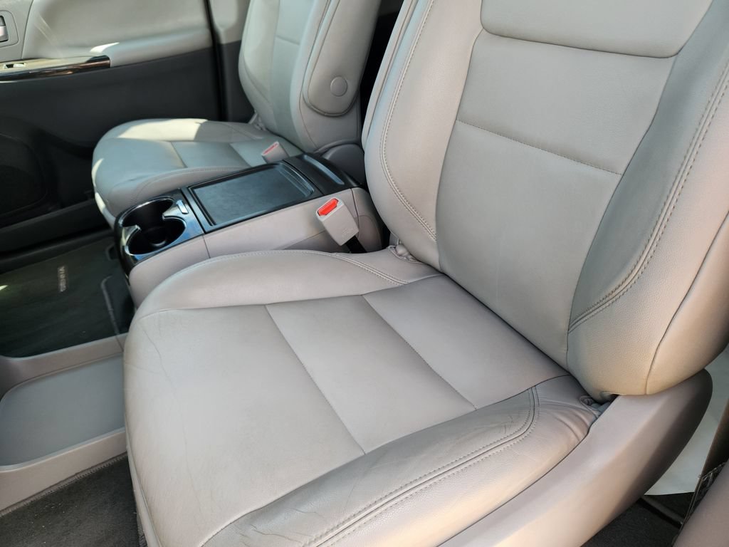 Used 2019 Toyota Sienna XLE Premium AWD/4WD image 15