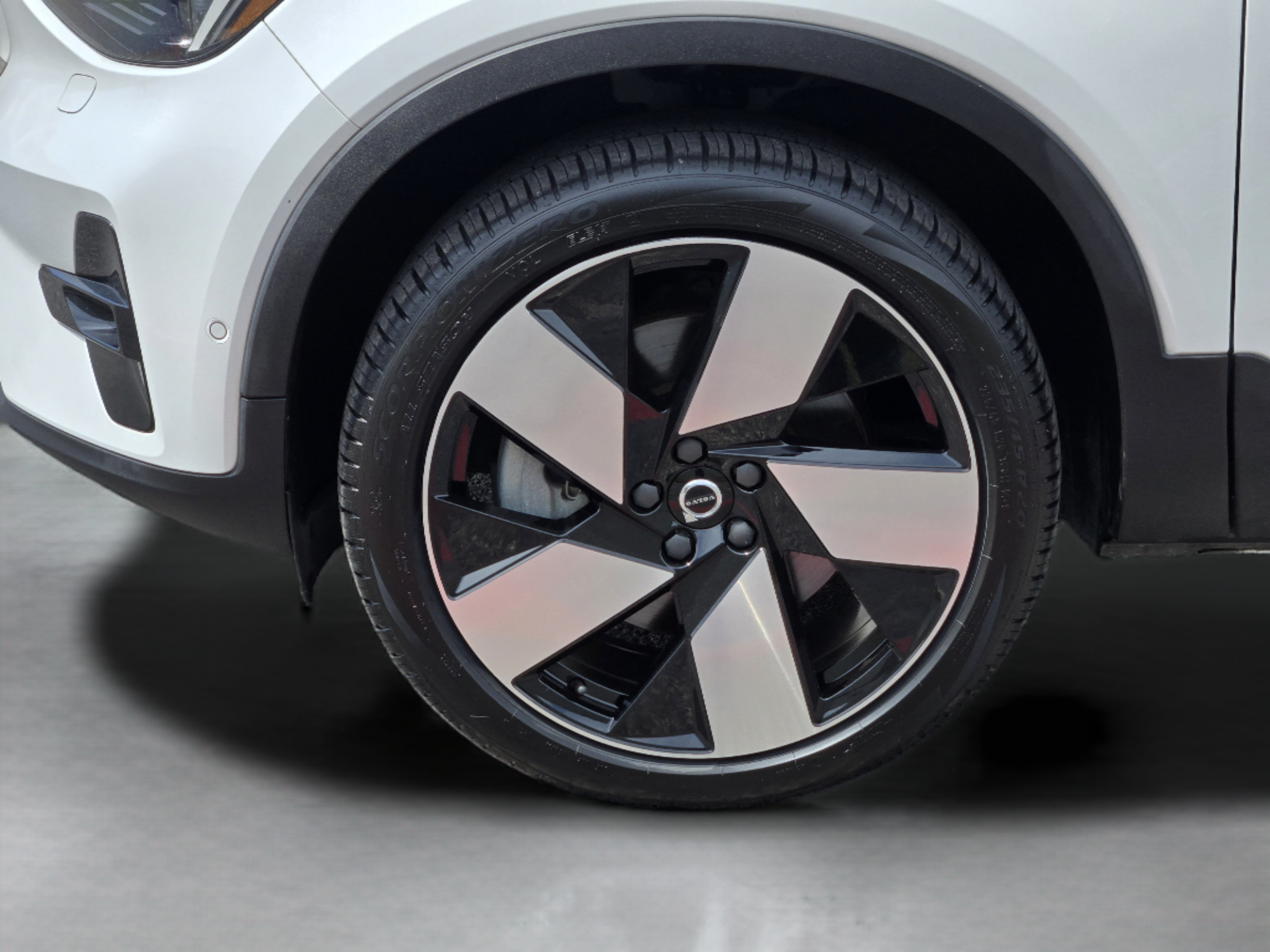 Used 2023 Volvo C40 P8 Recharge Ultimate AWD/4WD image 32