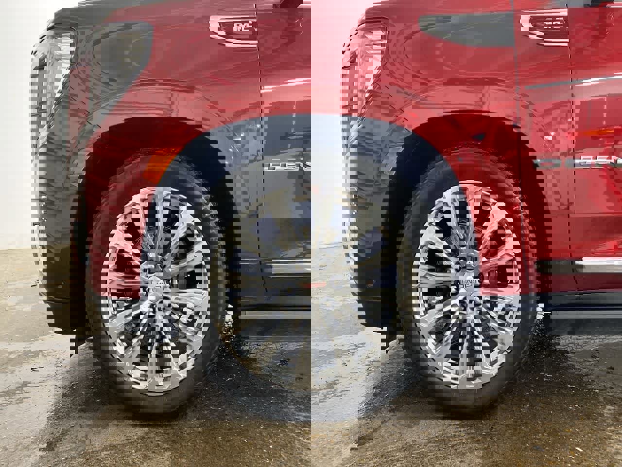 Used 2024 GMC Yukon Denali w/ Advanced Technology Package image 11