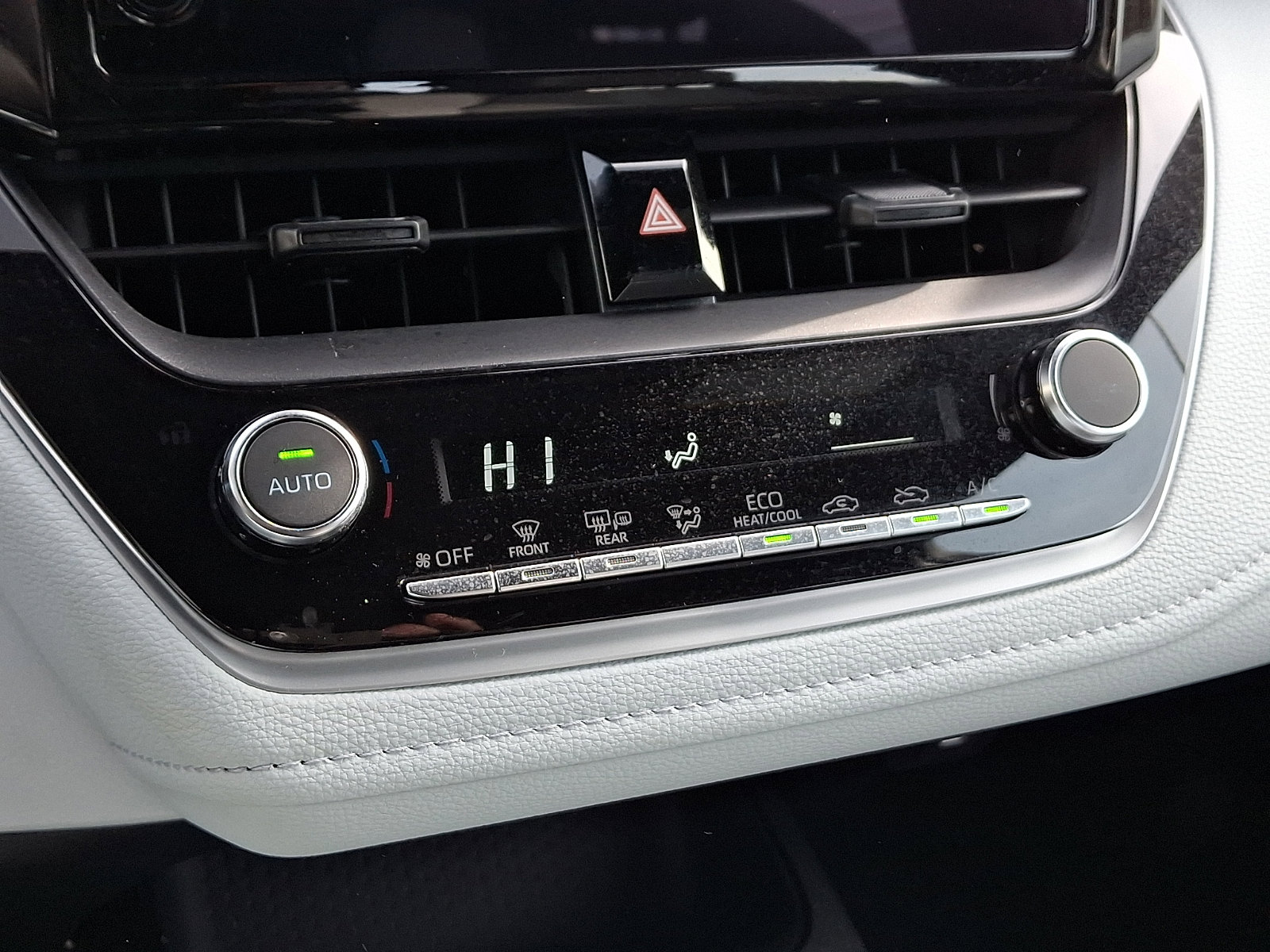 Used 2025 Toyota Corolla SE w/ Convenience Package image 15