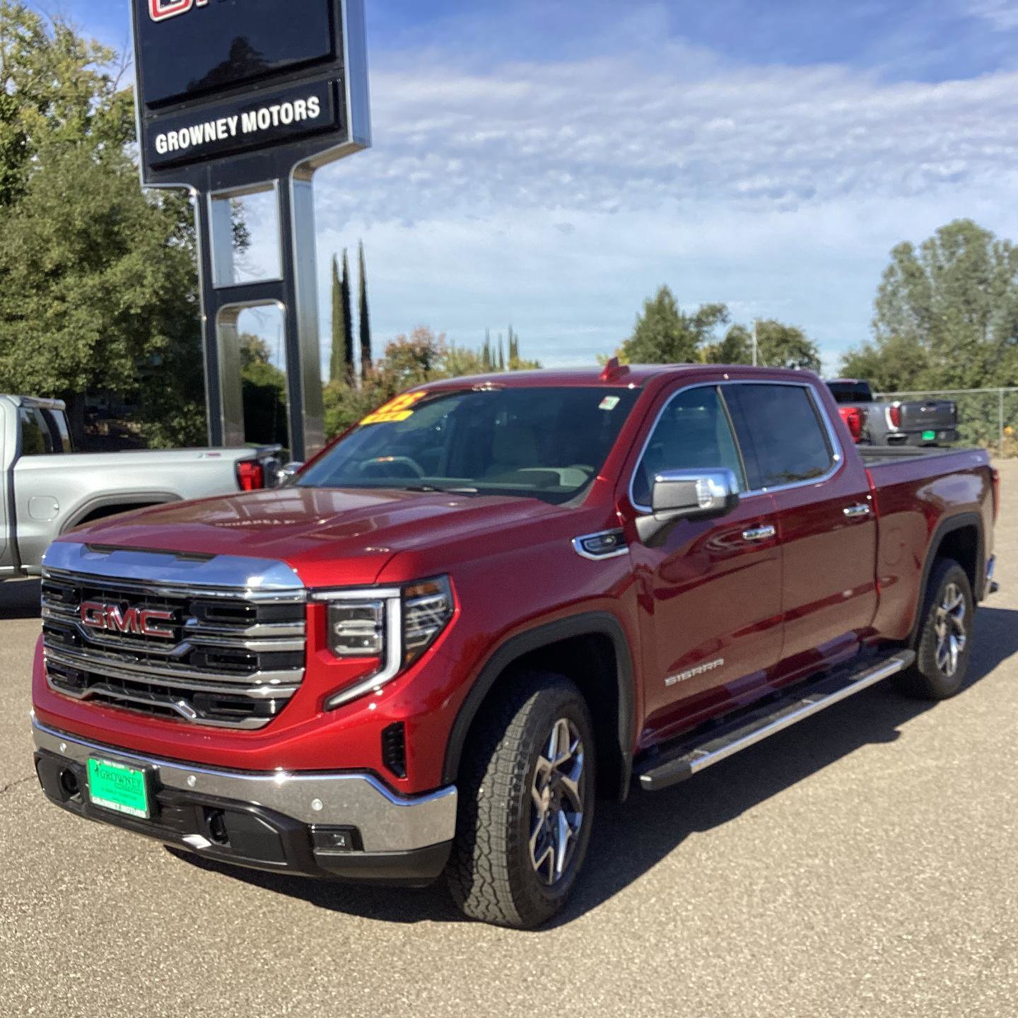 New 2025 GMC Sierra 1500 SLT w/ SLT Premium Plus Package