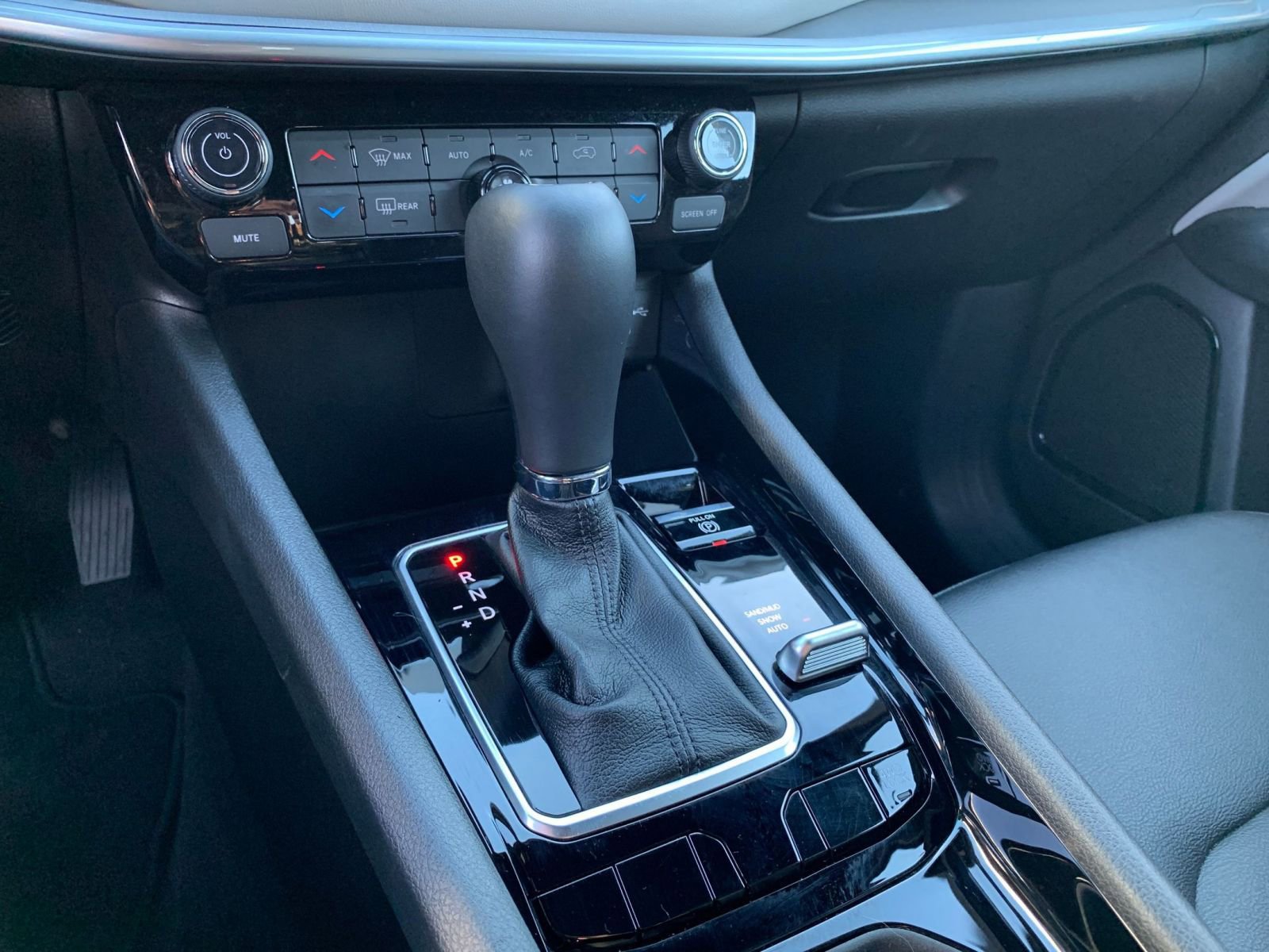 Used 2025 Jeep Compass Limited image 41