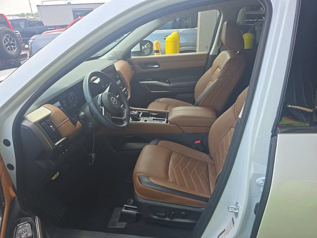 Used 2025 Nissan Pathfinder Platinum w/ Cargo Package FWD image 10