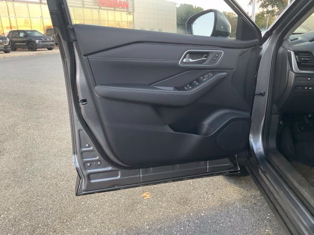 New 2026 Nissan Rogue Platinum AWD/4WD image 11