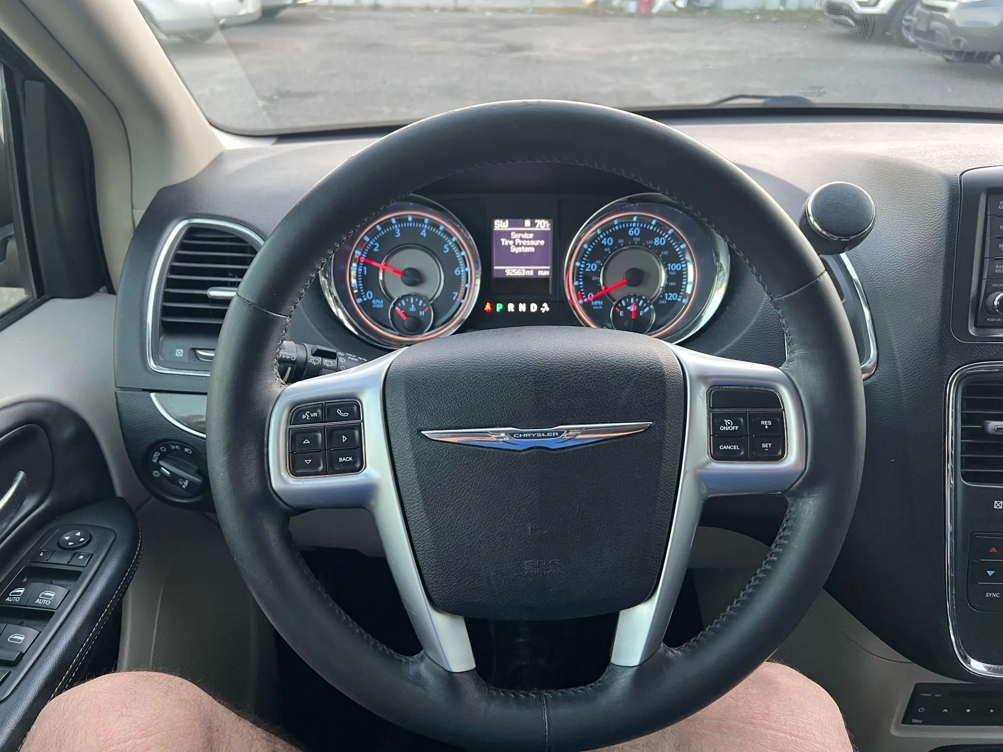 Used 2013 Chrysler Town & Country Touring-L w/ Entertainment Group #2 FWD image 7