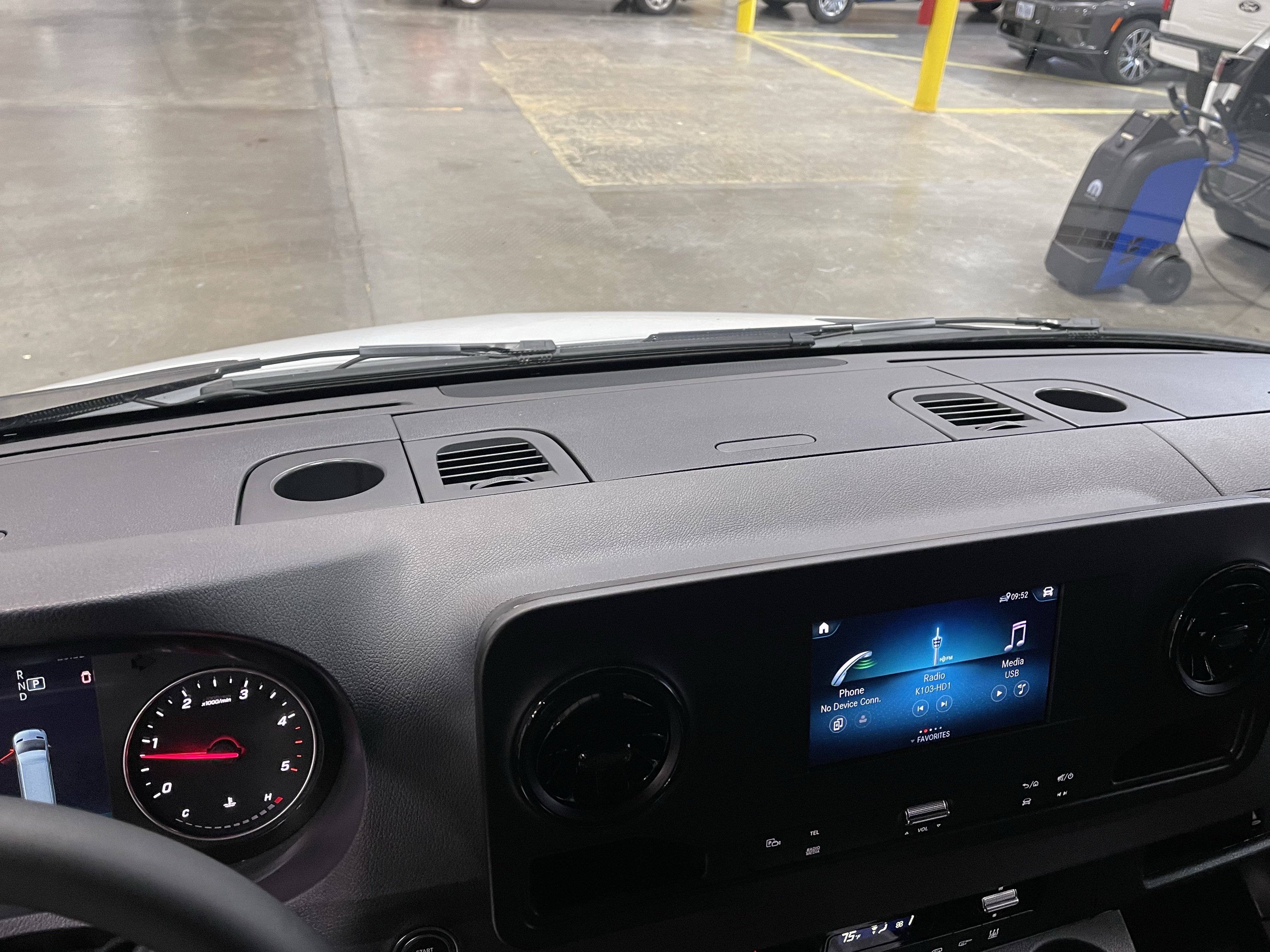 Used 2024 Mercedes-Benz Sprinter 2500 image 24