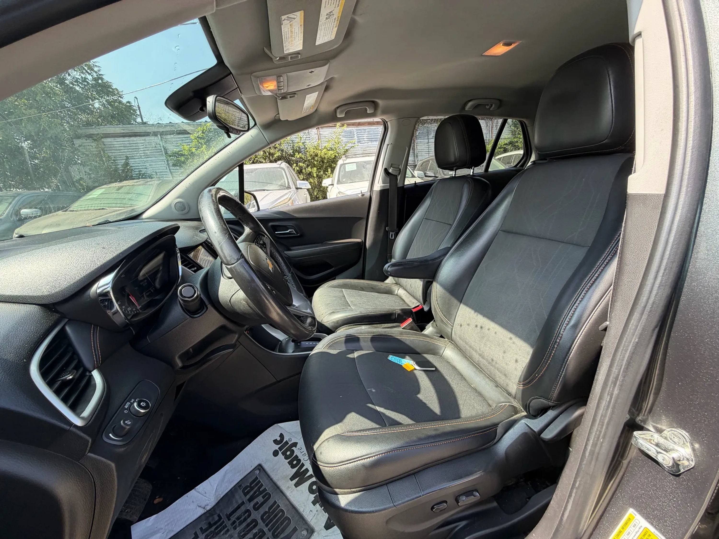 Used 2018 Chevrolet Trax LT w/ LT Convenience Package FWD image 17
