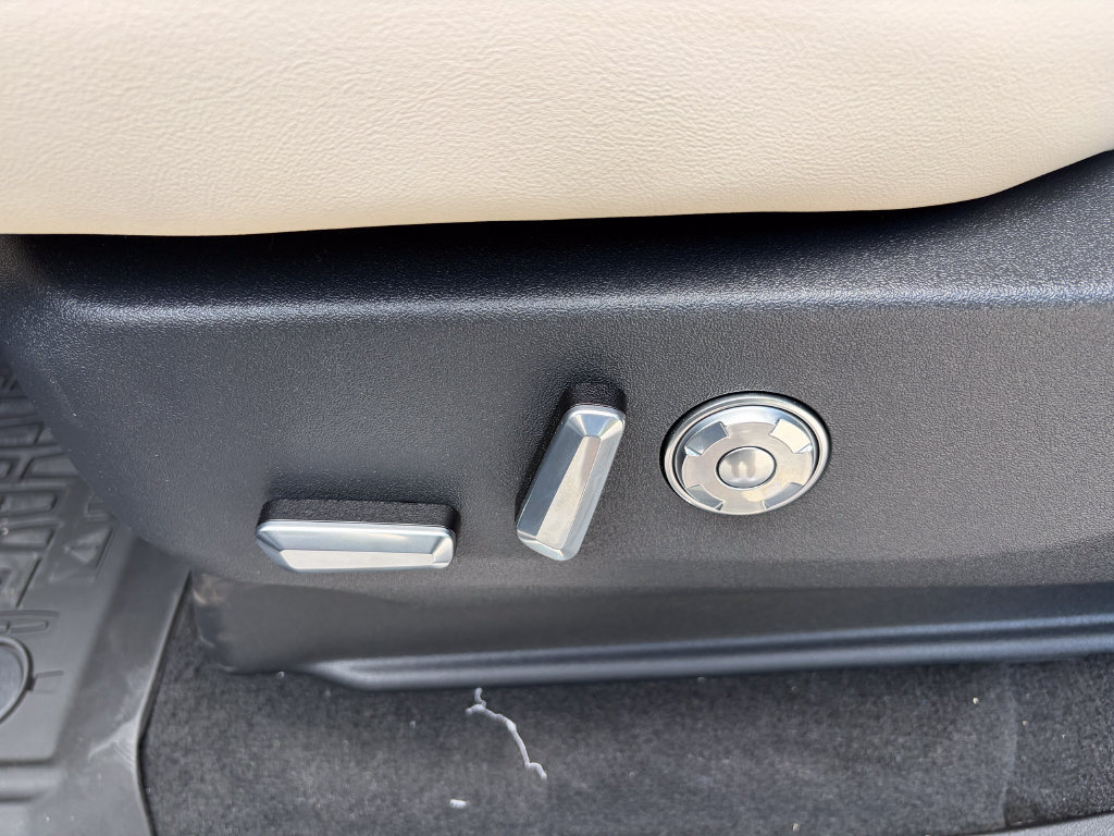 New 2027 Lincoln Navigator Premiere AWD/4WD image 14