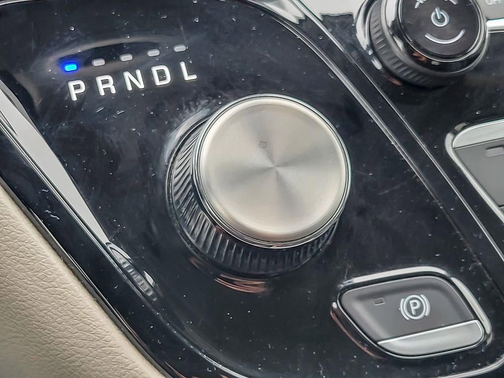 Used 2023 Chrysler Pacifica Touring-L image 17