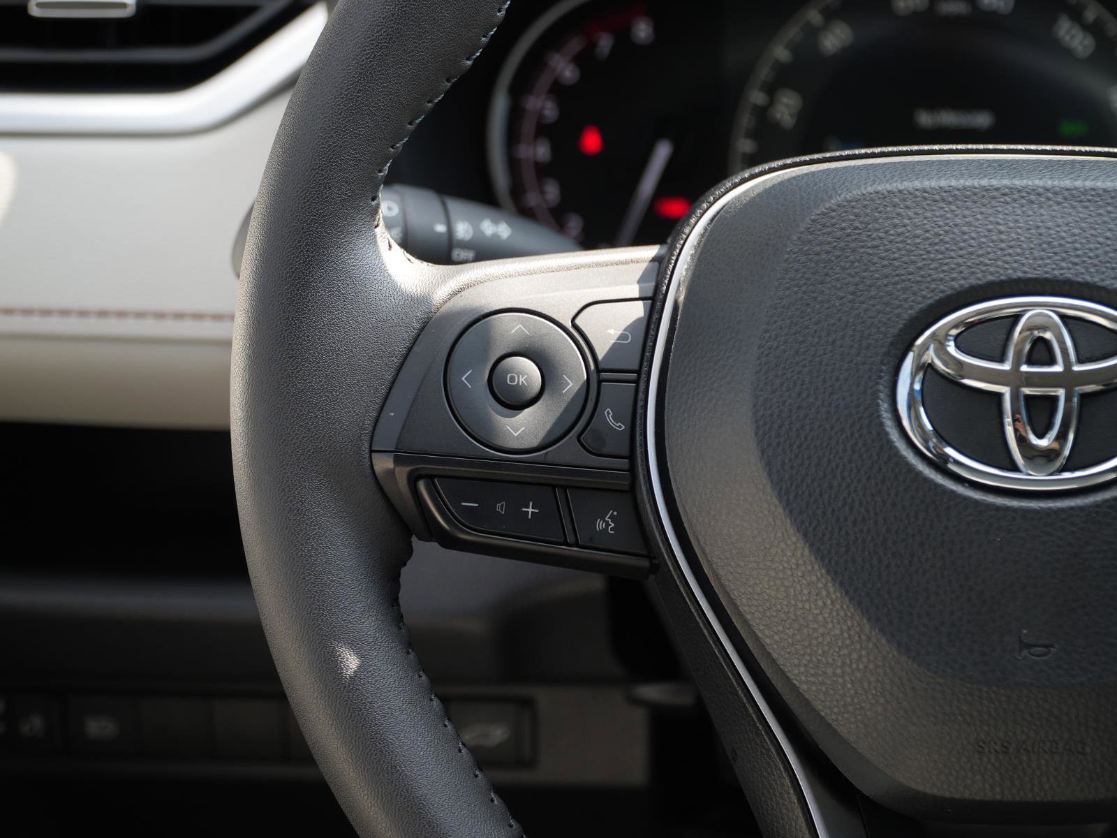 Used 2025 Toyota RAV4 XLE Premium image 22