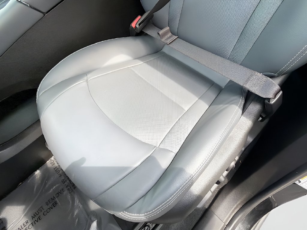 Used 2023 Buick Enclave Essence w/ Sport Touring Edition FWD image 18