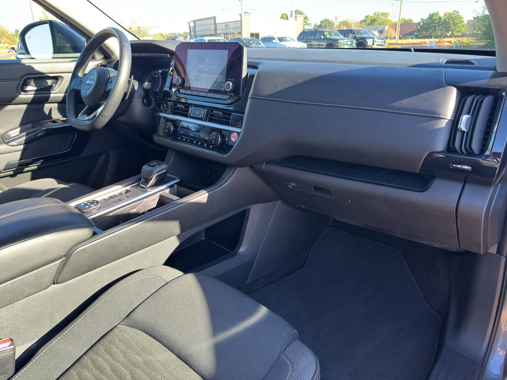 Used 2025 Nissan Pathfinder SV image 11