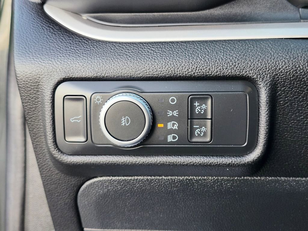 Certified 2022 Ford Explorer XLT w/ Equipment Group 202A image 25