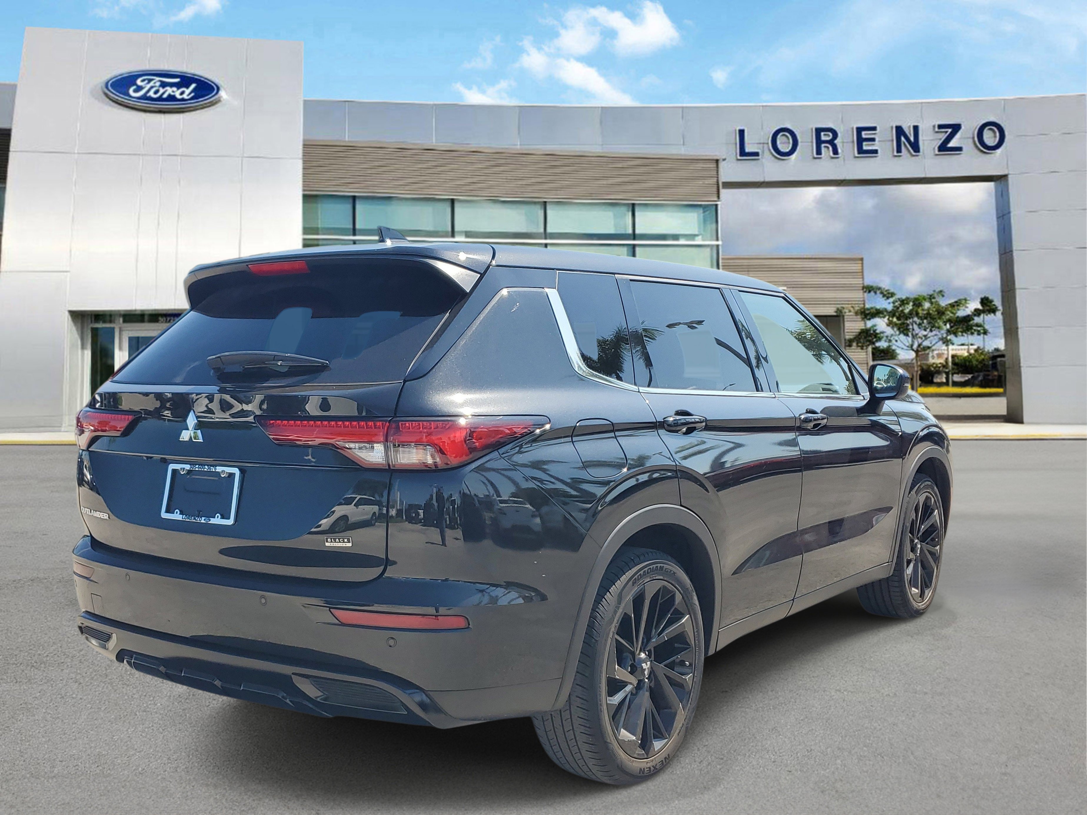 Used 2022 Mitsubishi Outlander SEL Black Edition image 5