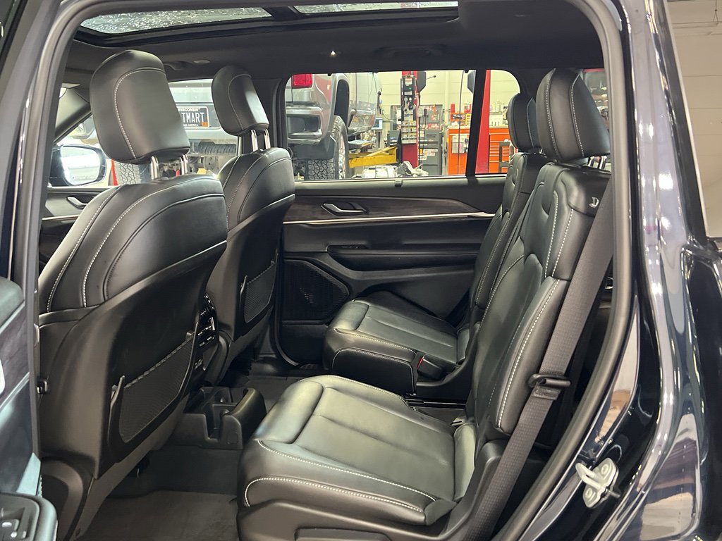 Used 2024 Jeep Grand Cherokee L Limited w/ Luxury Tech Group II image 35