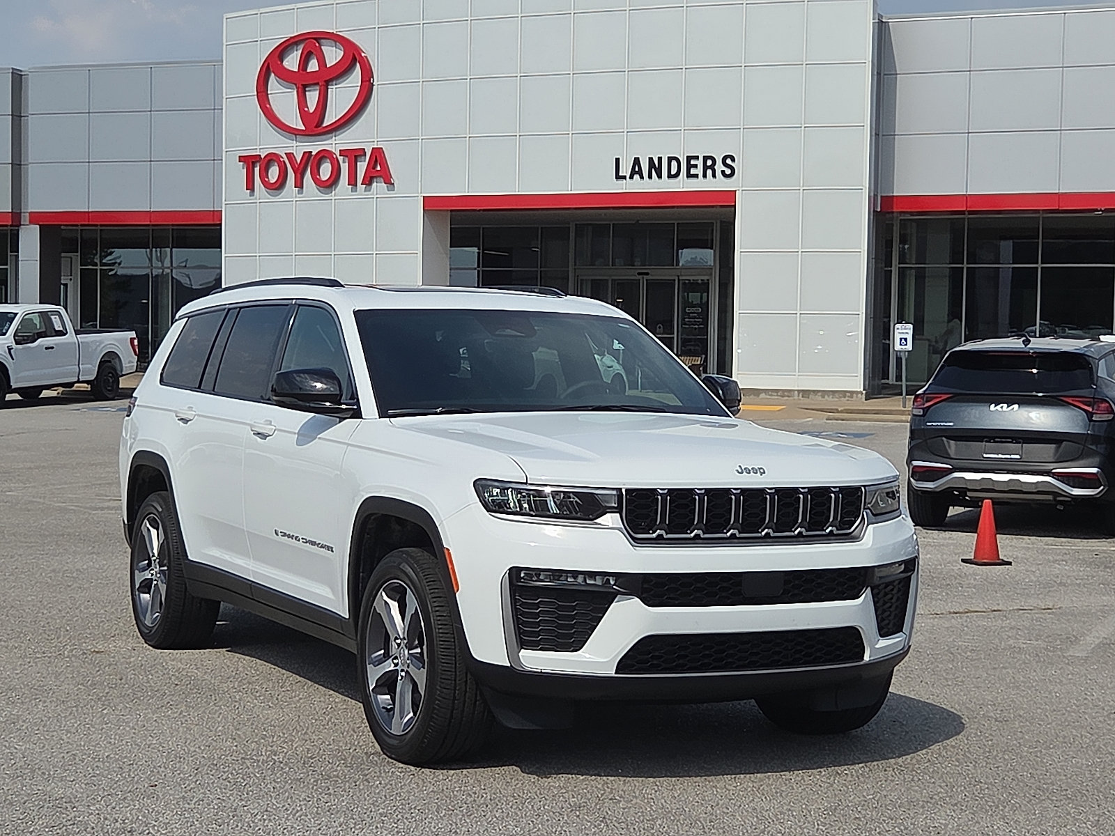 Used 2026 Jeep Grand Cherokee L Limited w/ Trailer Tow Package AWD/4WD image 1