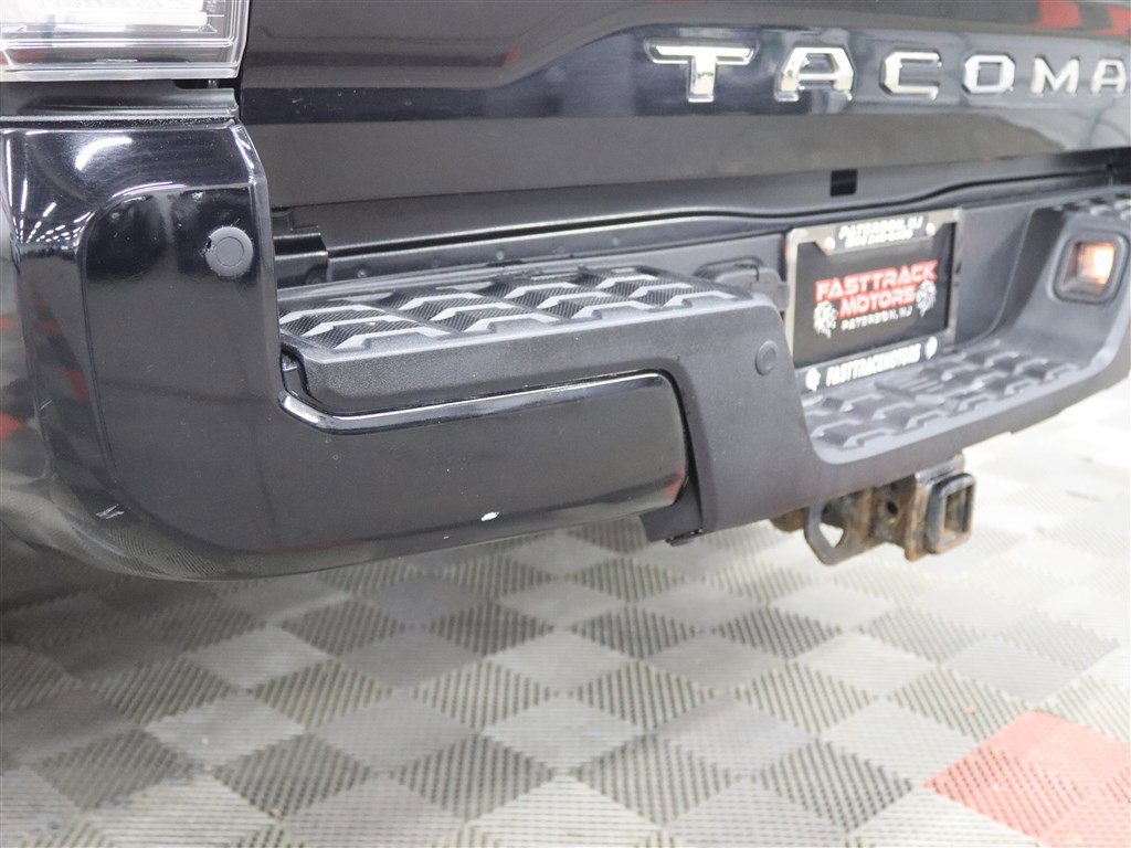 Used 2021 Toyota Tacoma Limited AWD/4WD image 11