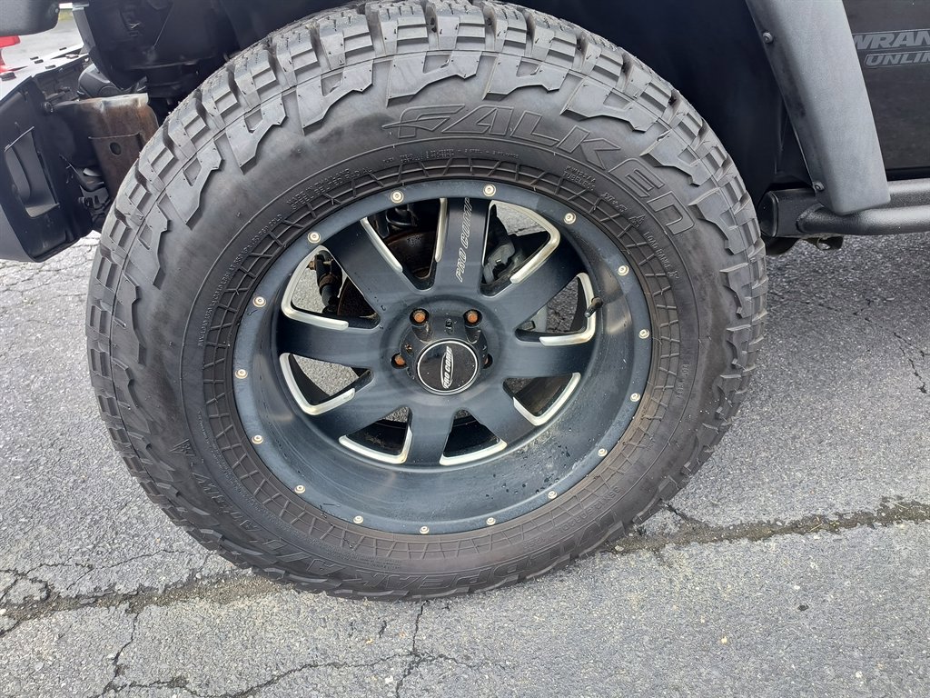 Used 2014 Jeep Wrangler Unlimited Rubicon image 11