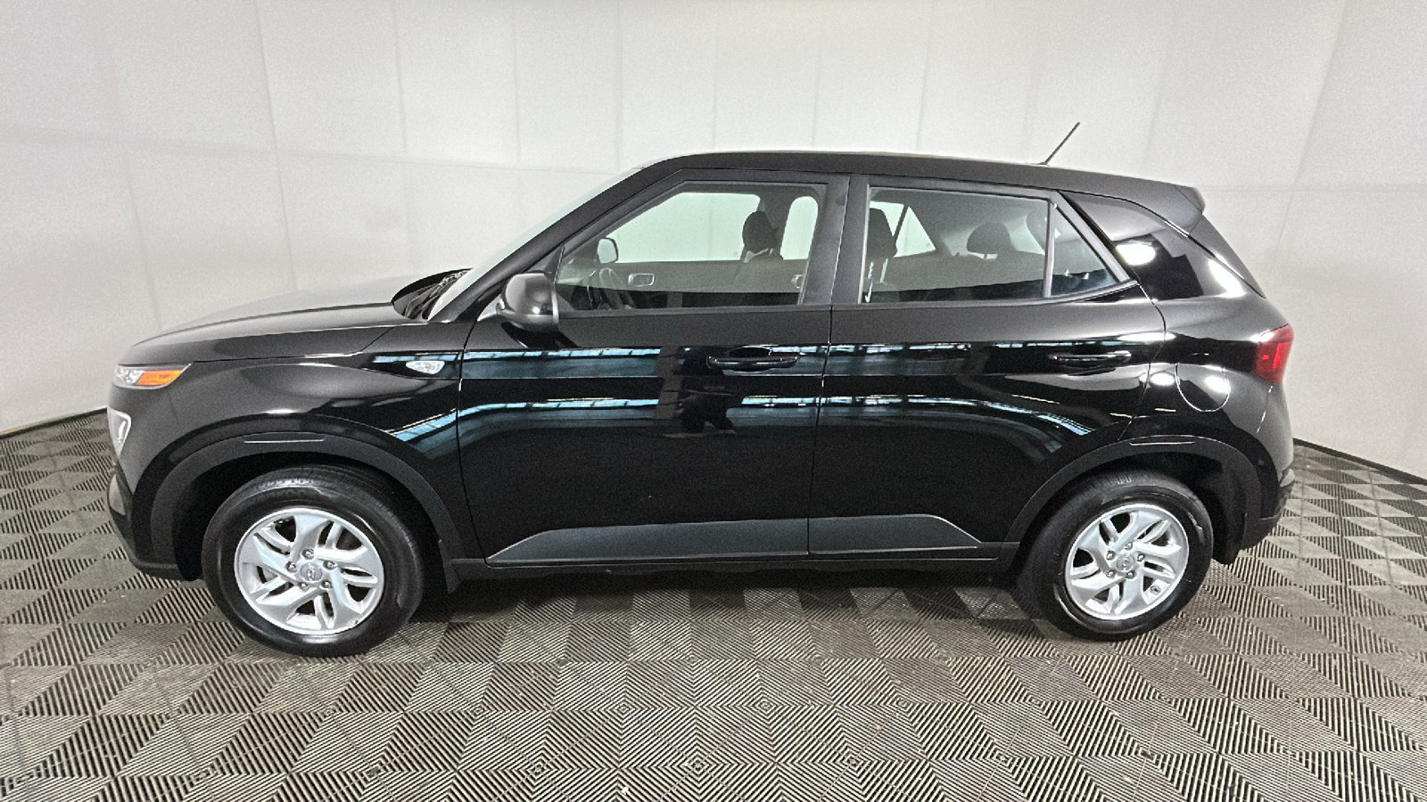 Used 2026 Hyundai Venue SE FWD image 7