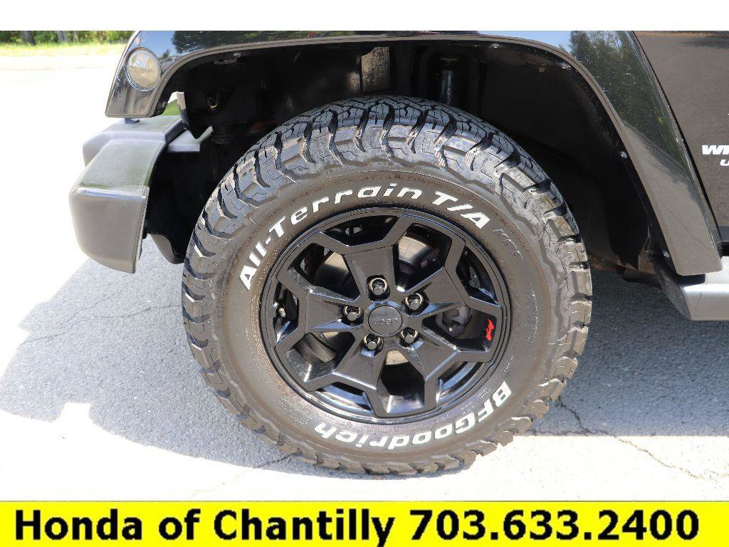 Used 2015 Jeep Wrangler Unlimited Sahara w/ Connectivity Group AWD/4WD image 24