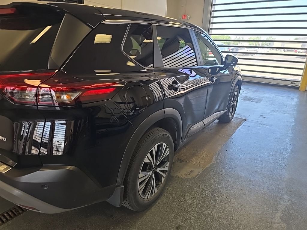 Used 2023 Nissan Rogue SV AWD/4WD image 3
