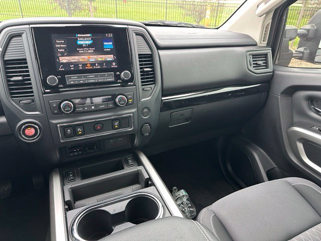 Used 2024 Nissan Titan SV w/ SV Convenience Package RWD image 11