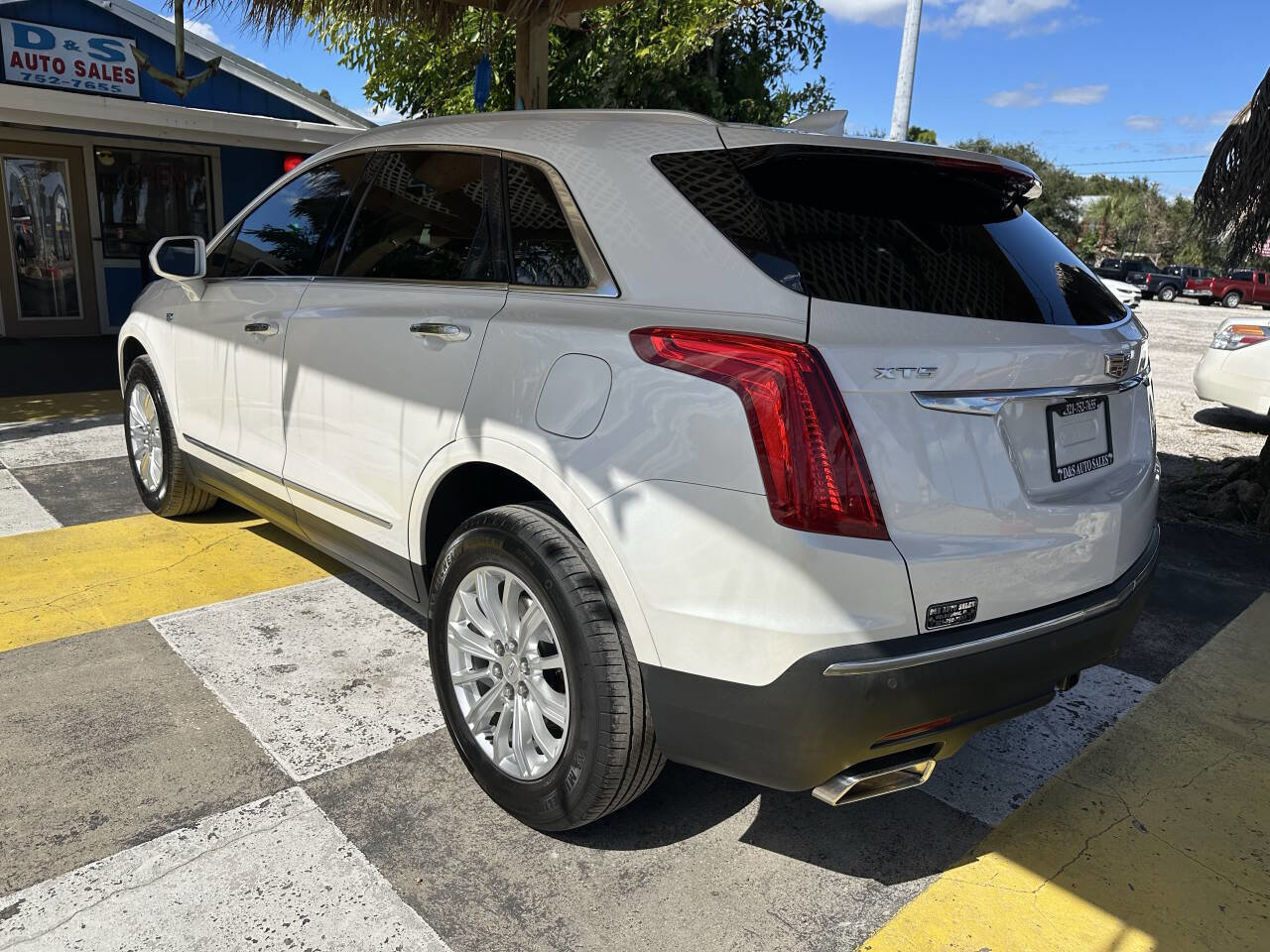 Used 2018 Cadillac XT5 FWD w/ LPO, Wheel Lock Package image 8