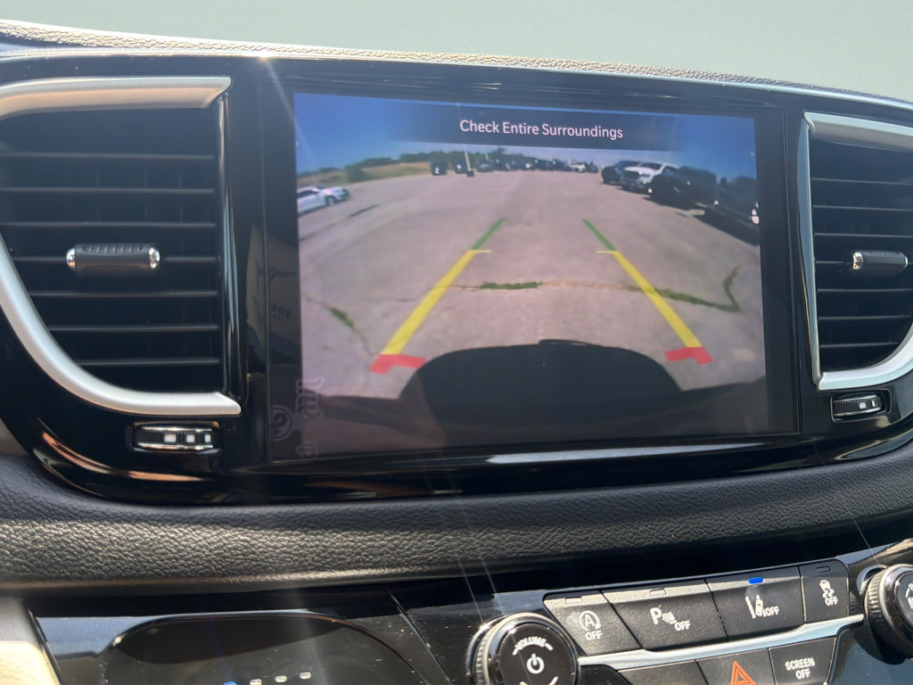 Used 2024 Chrysler Pacifica Touring-L FWD image 9