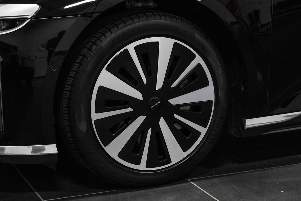 Used 2023 Lucid Air Pure image 60