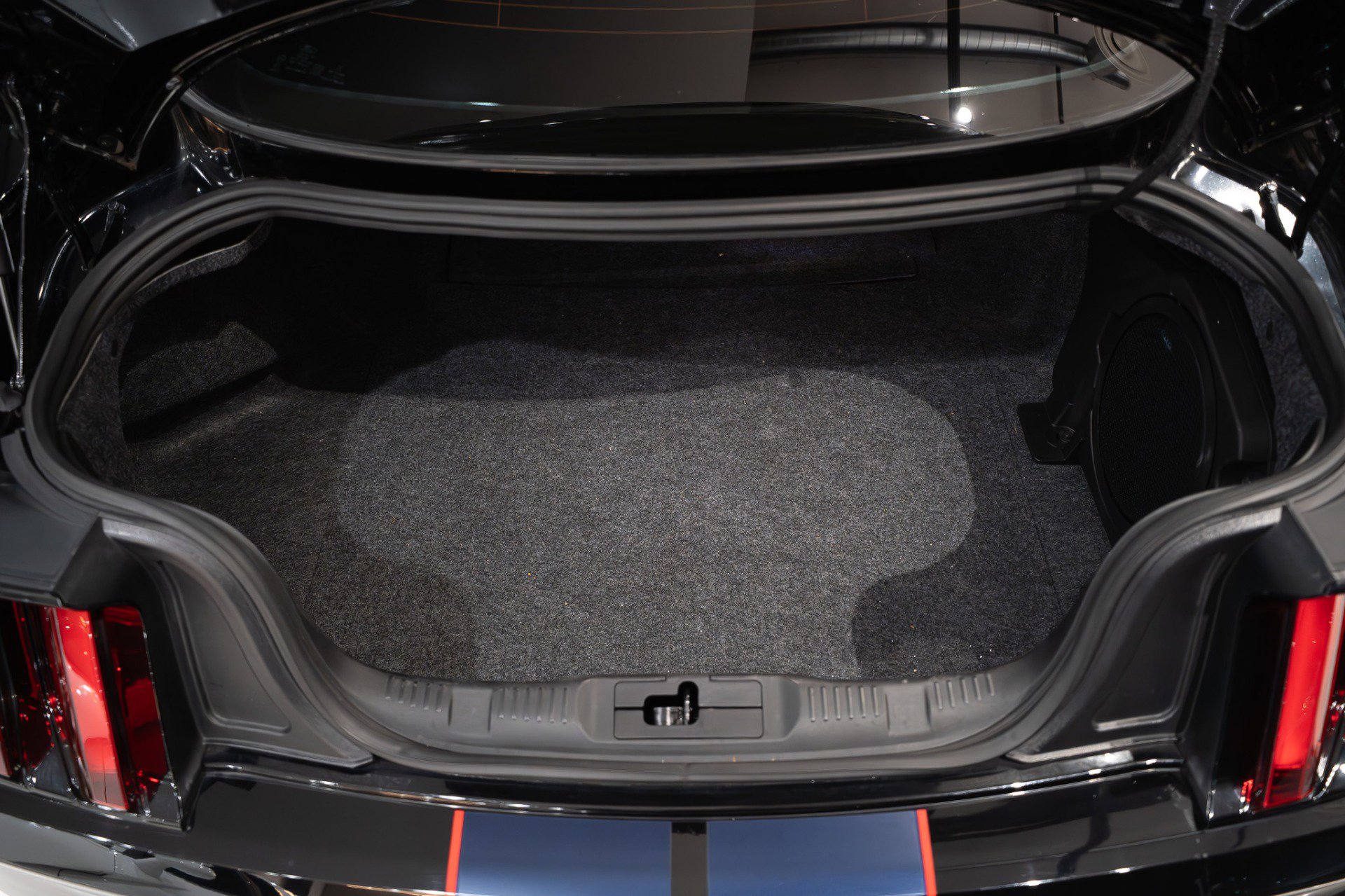 Used 2019 Ford Mustang Shelby GT350R w/ GT350R Equipment Group 920A RWD image 51