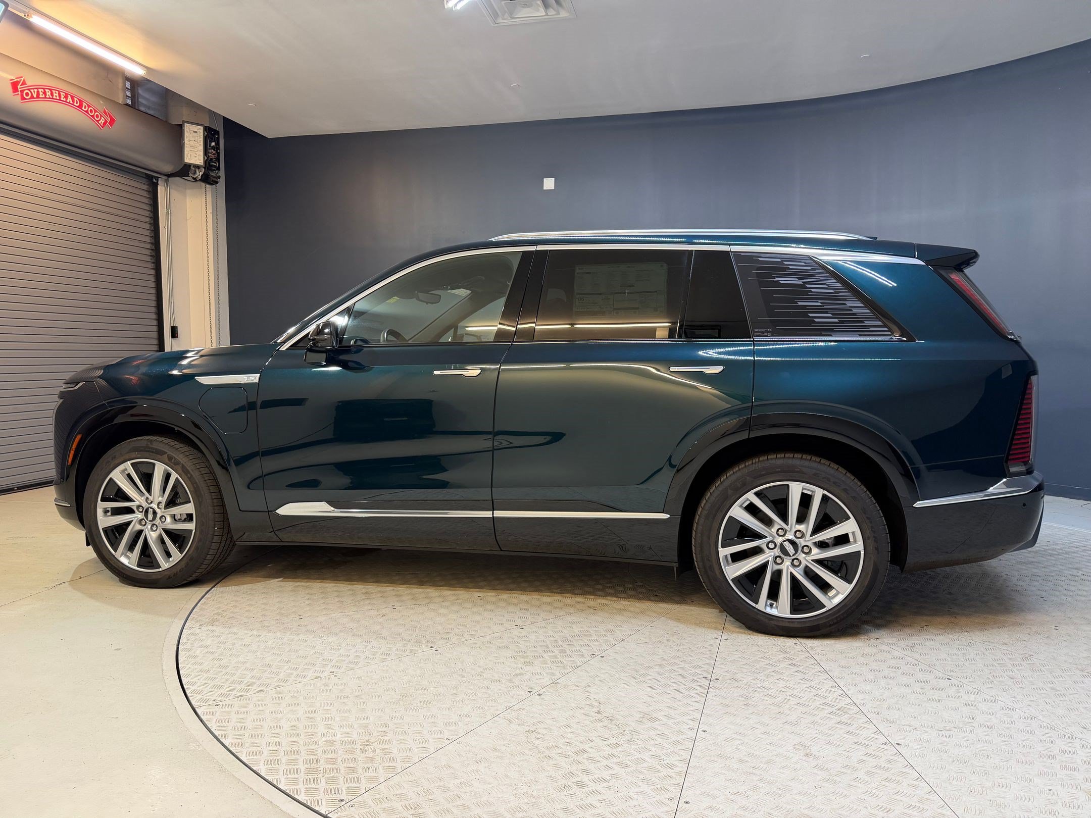New 2026 Cadillac Vistiq Luxury AWD/4WD image 2