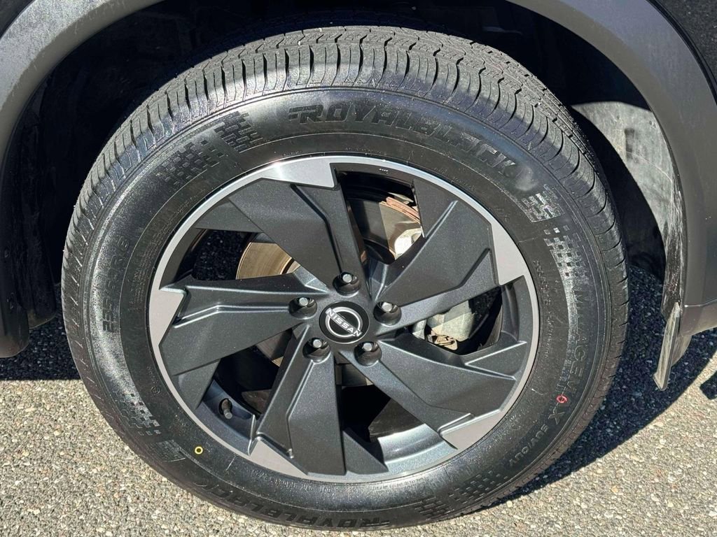 Certified 2024 Nissan Rogue SV image 9