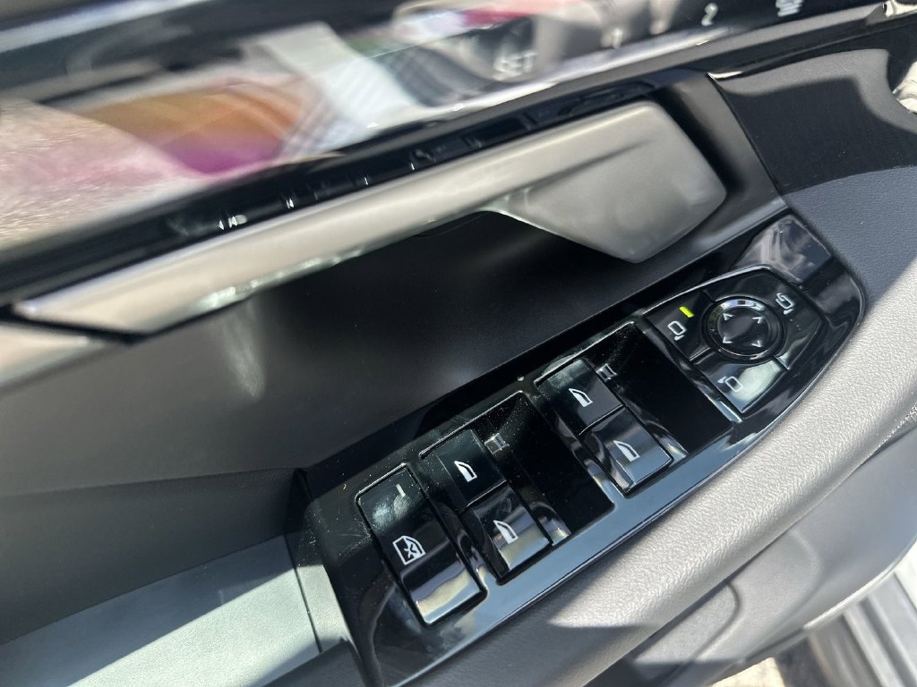 Certified 2026 BMW i5 eDrive40 w/ Premium Package AWD/4WD image 17