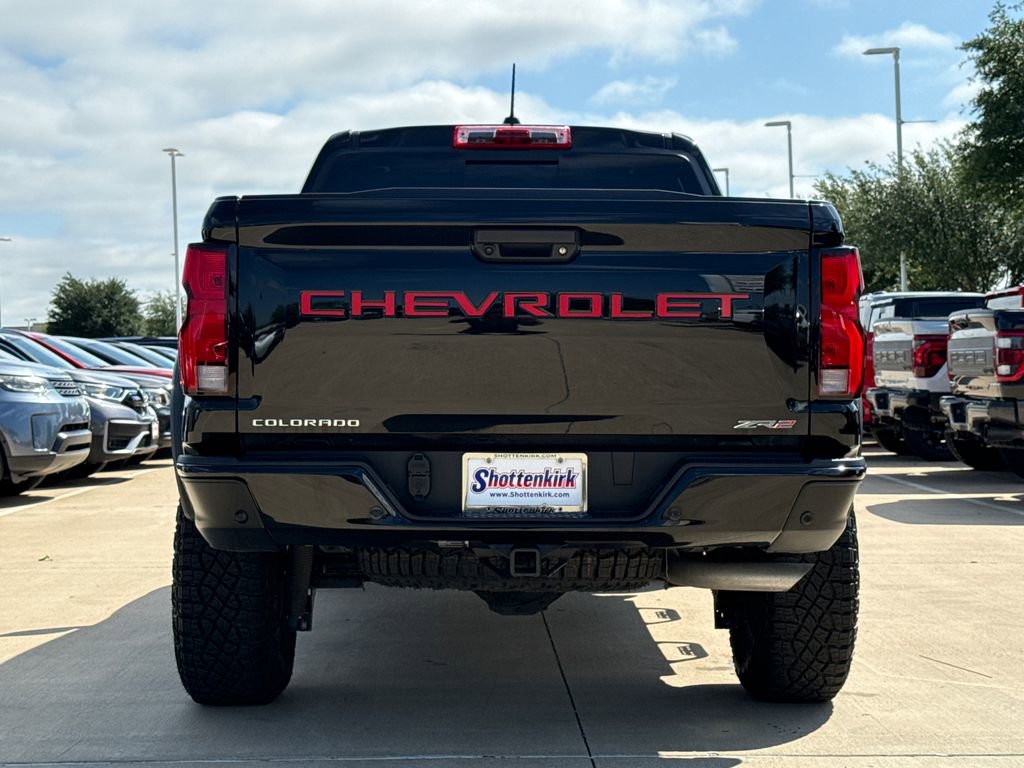 Used 2025 Chevrolet Colorado ZR2 w/ Technology Package AWD/4WD image 7