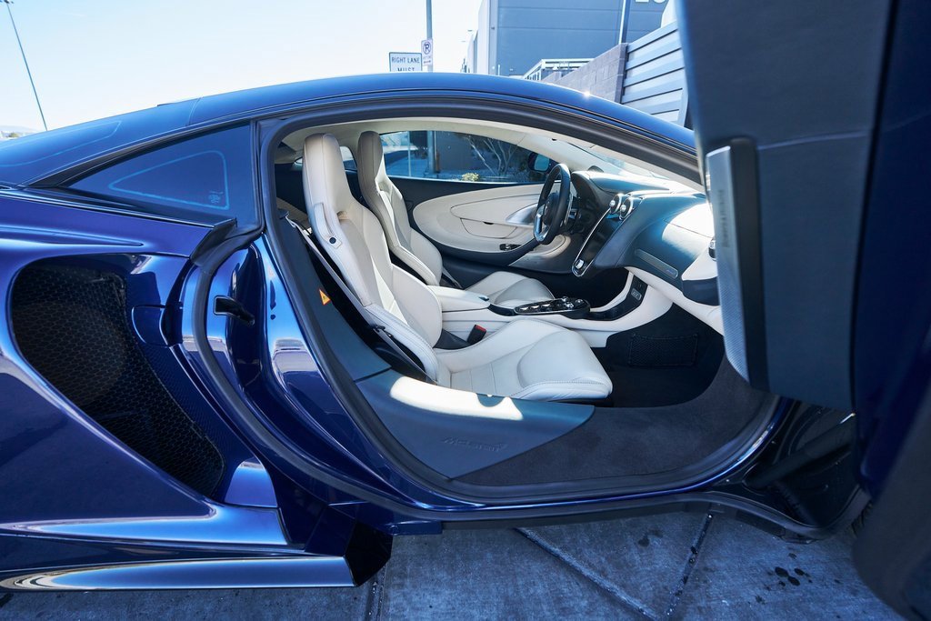 Used 2022 McLaren GT image 28