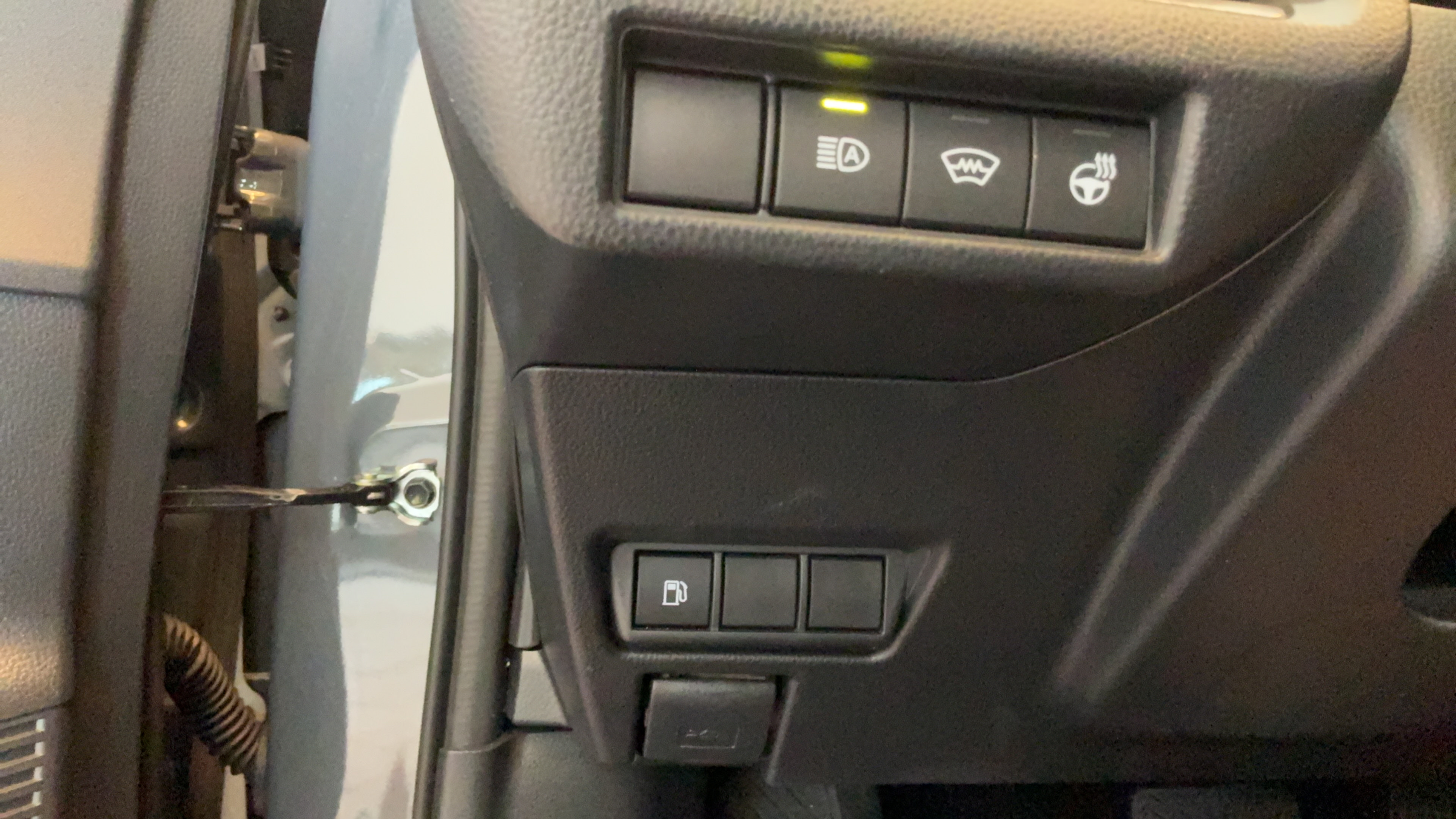 Certified 2025 Toyota Prius XLE FWD image 20