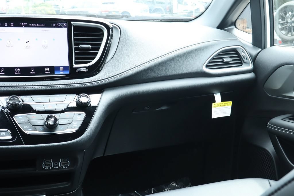 Used 2025 Chrysler Pacifica Select FWD image 30