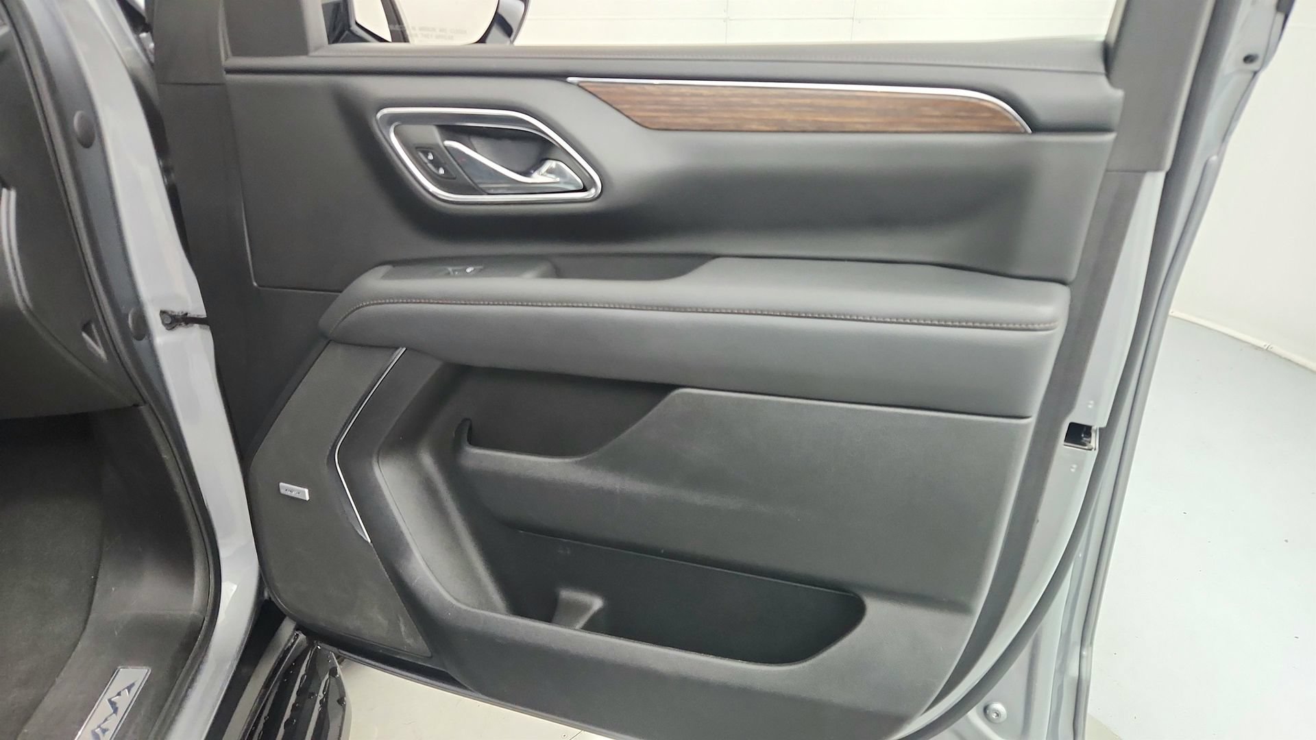 Used 2023 Chevrolet Suburban High Country AWD/4WD image 27