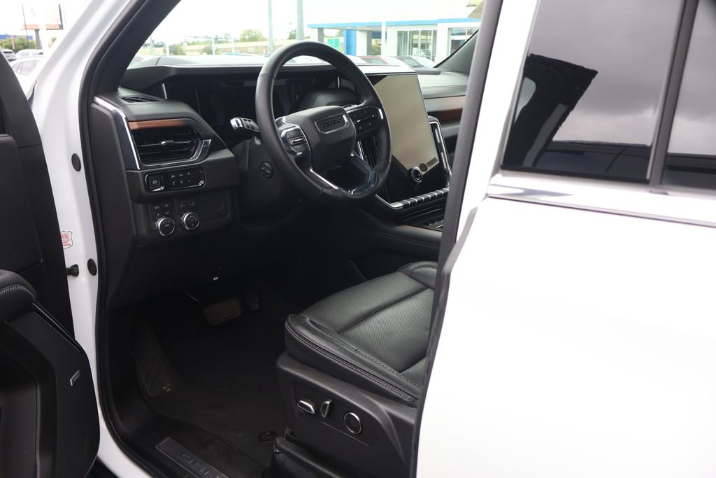 Used 2025 GMC Yukon Denali AWD/4WD image 10