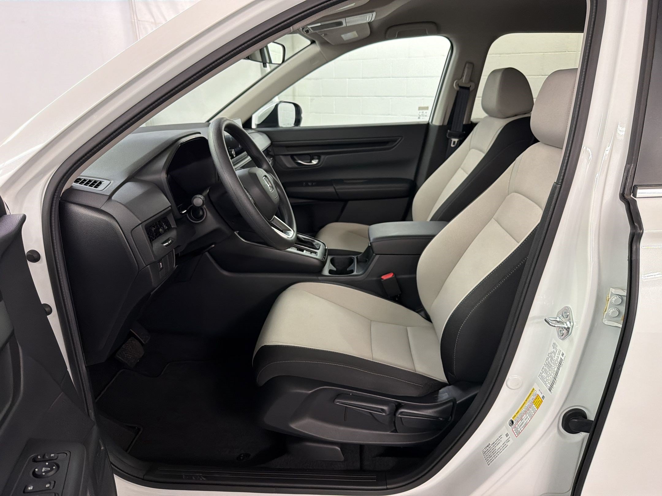 Certified 2025 Honda CR-V LX image 5