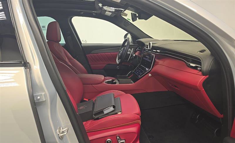 Used 2023 Maserati Grecale Trofeo image 8