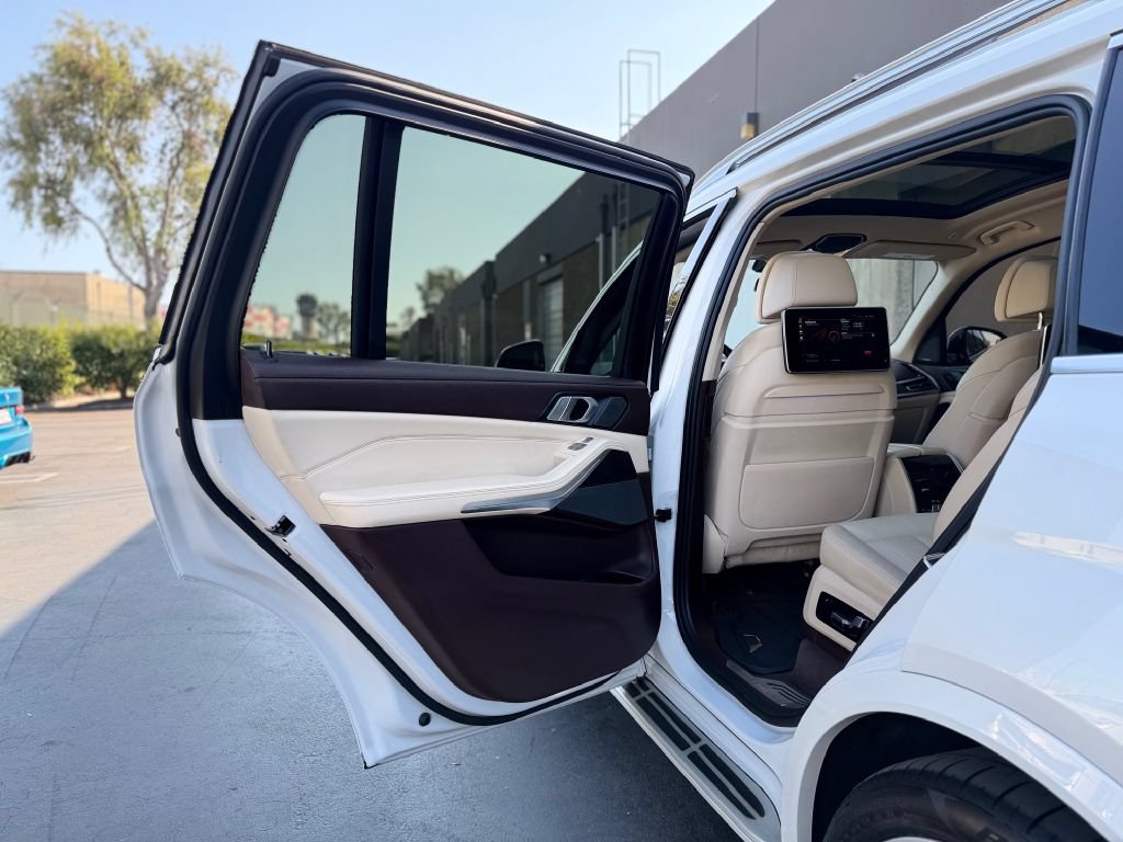 Used 2019 BMW X7 xDrive50i w/ Premium Package AWD/4WD image 11
