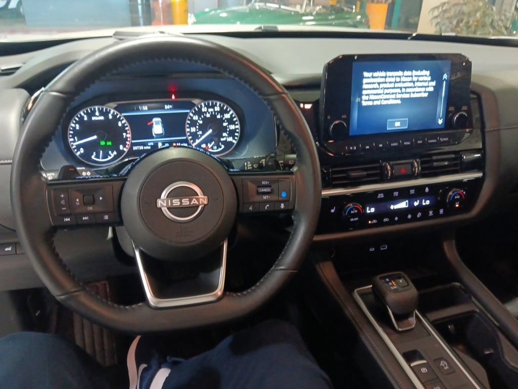 Used 2025 Nissan Pathfinder SL AWD/4WD image 5